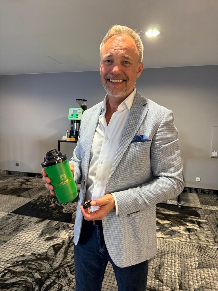 Ireneusz with Wellcinic conditioner in hand